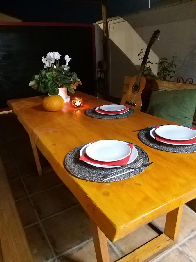 Appartamento La Casa De Huespedes La Pobla de Vallbona Esterno foto